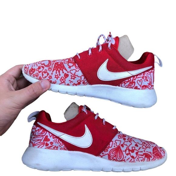 RARE 2015 Nike Roshe One Print GS 'Valentines Day' Size 7.5 - Picture 14 of 16